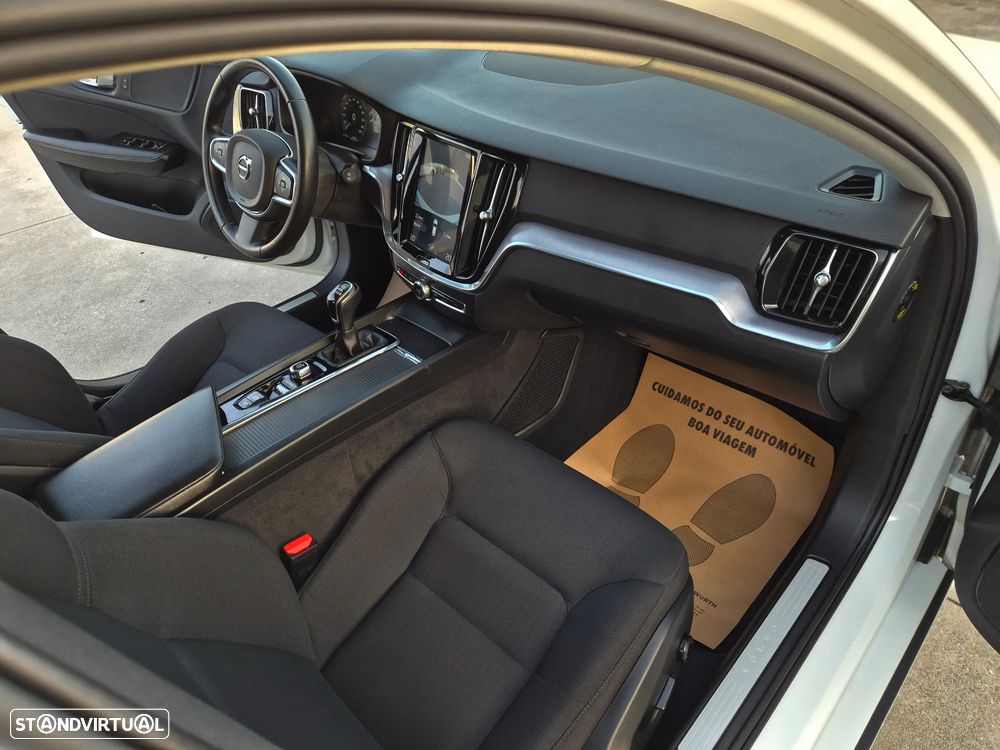 Volvo V60 2.0 D3 Momentum - 36