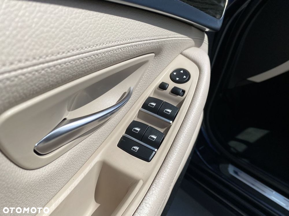 BMW Seria 5 530d xDrive Luxury Line - 24
