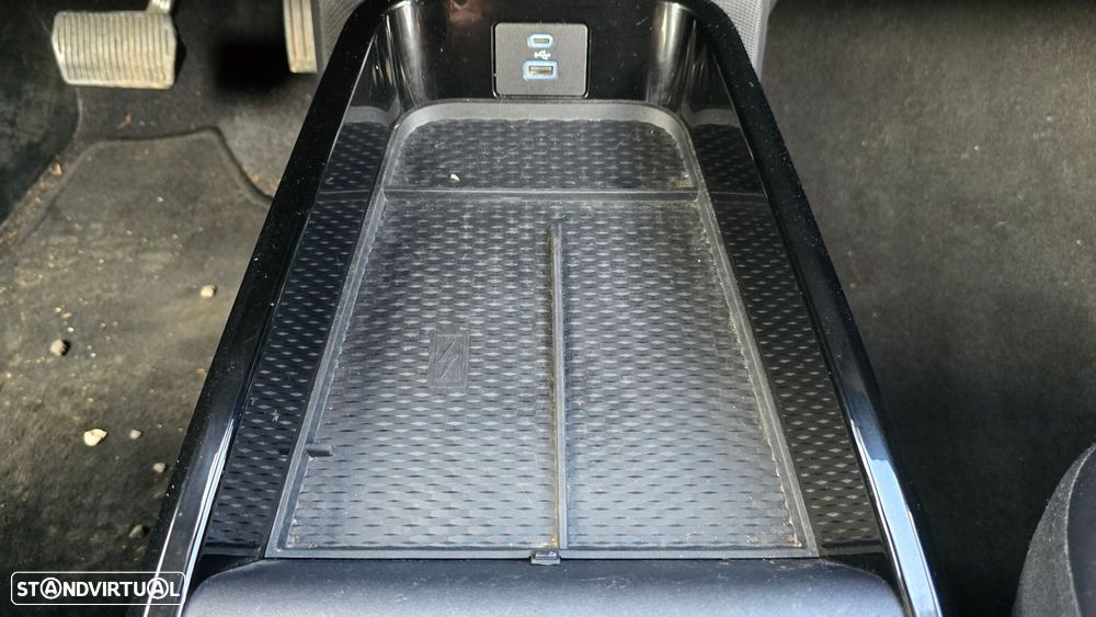 Ford Mustang Mach-E - 38