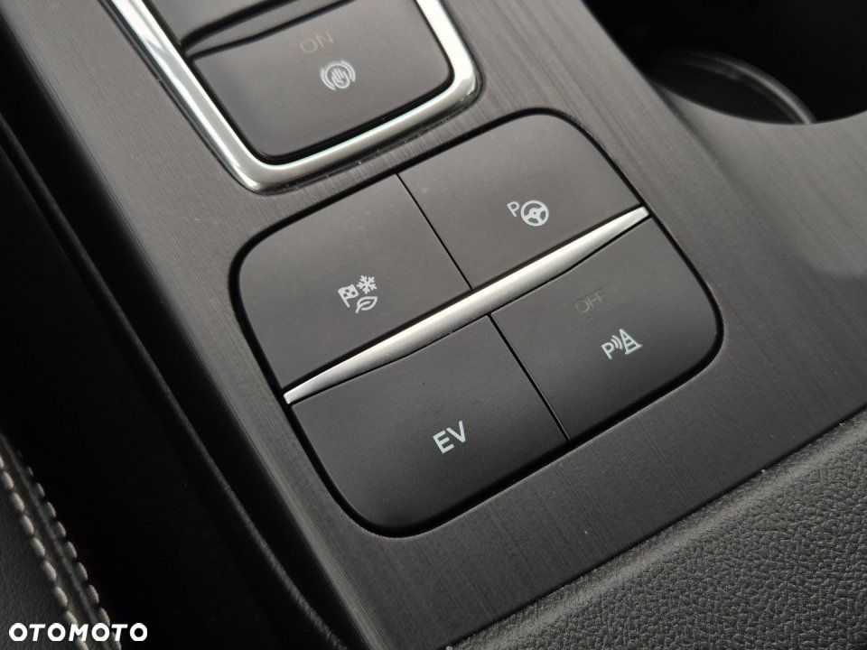 Ford Kuga - 37