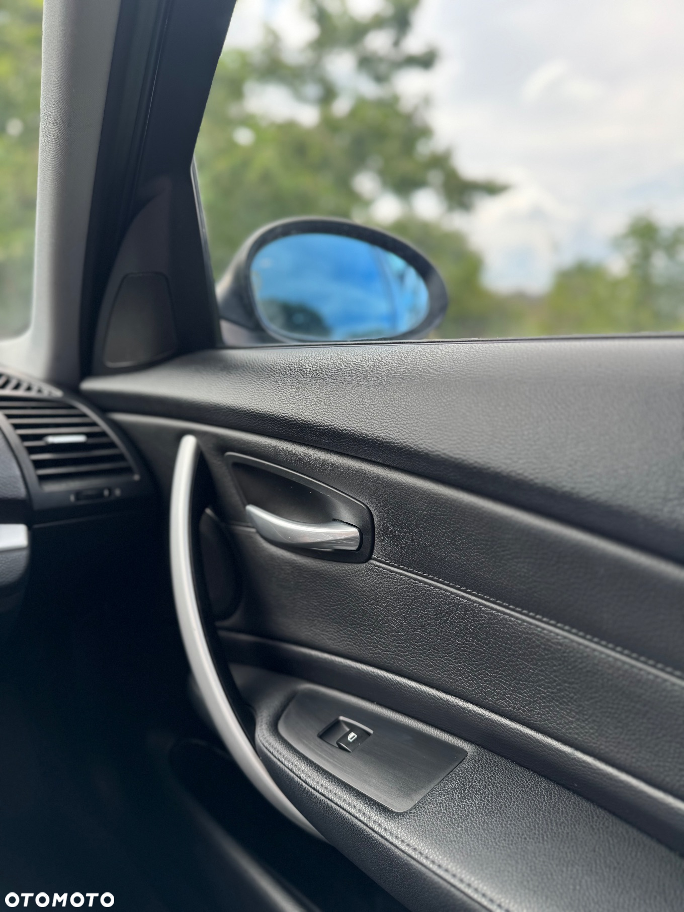 BMW Seria 1 120i - 24