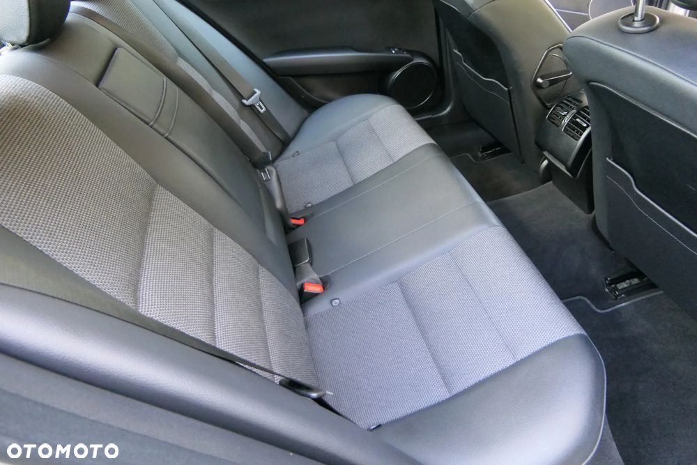 Mercedes-Benz Klasa C 180 CGI BlueEff Avantgarde - 21