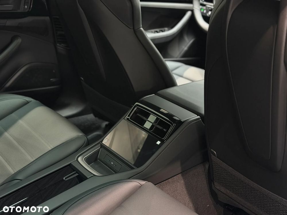 Porsche Panamera 4 E-Hybrid PHEV - 30