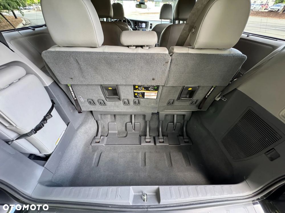 Toyota Sienna 3.5 V6 XLE AWD - 24