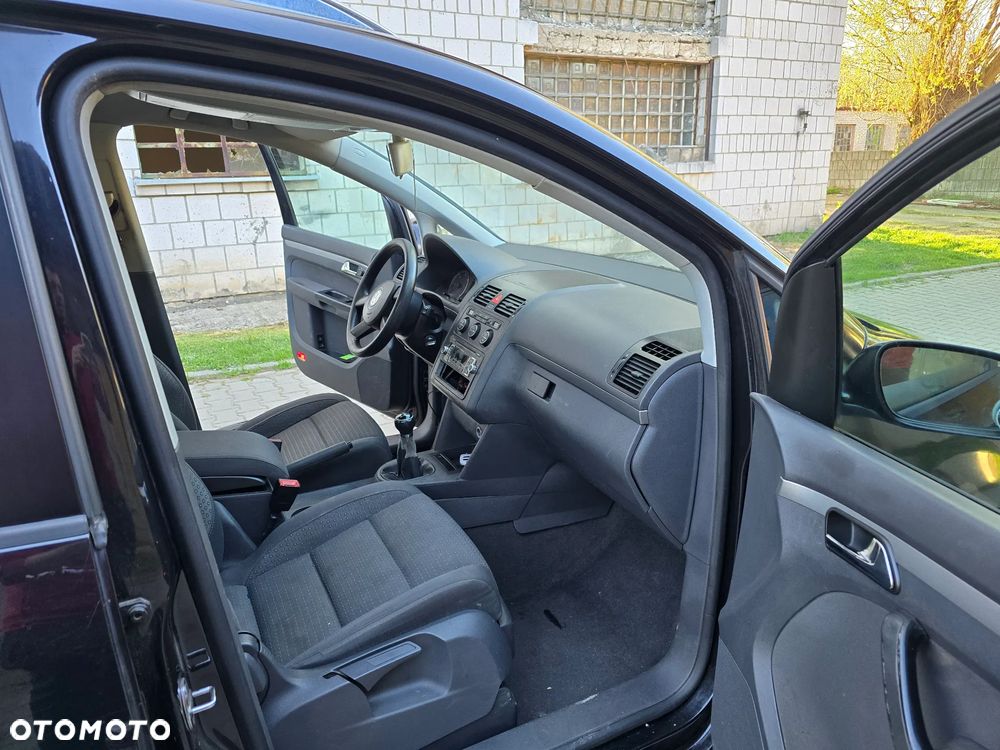 Volkswagen Touran - 11