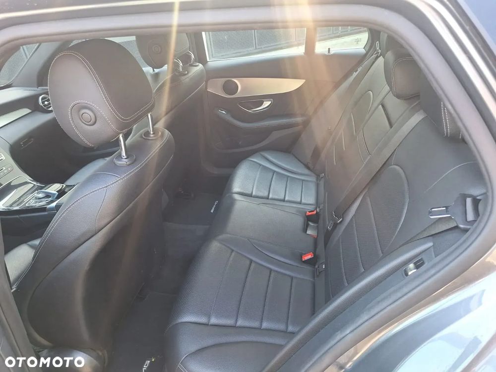 Mercedes-Benz Klasa C 250 d 4Matic T 9G-TRONIC AMG Line - 28
