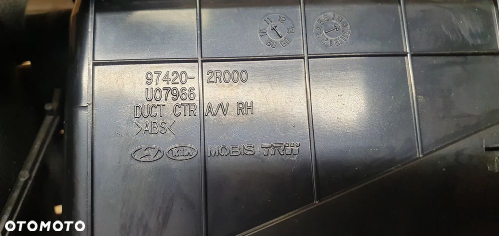 Kratka nawiewu powietrza prawa środkowa Hyundai I30 I 97420-2R000 - 6