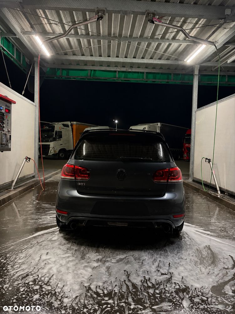 Volkswagen Golf - 2