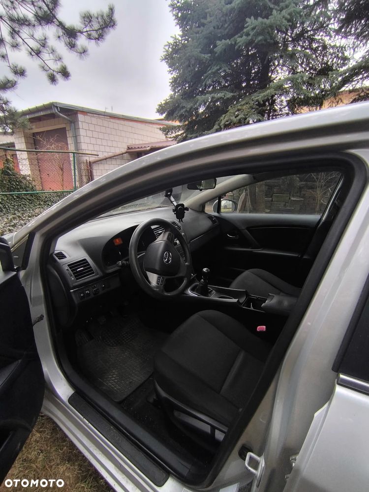 Toyota Avensis 1.6 Sol - 5