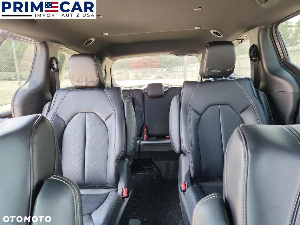 Chrysler Pacifica - 10
