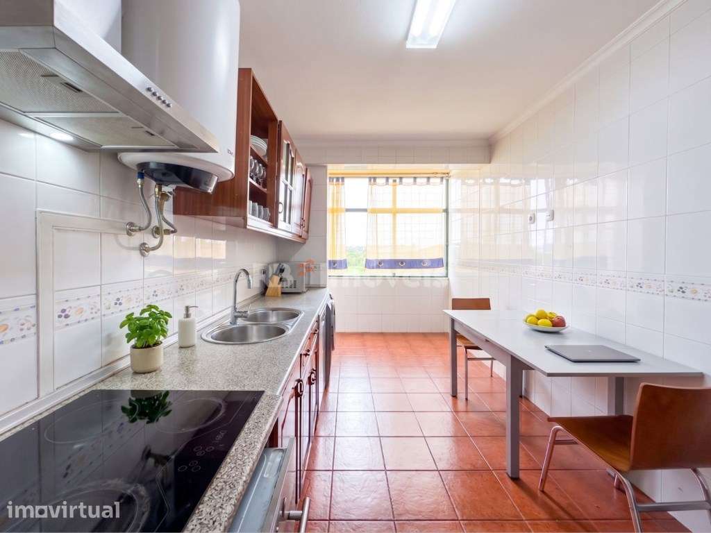 Apartamento T3 c/ Varanda, Garagem e Sótão - no Rossio, em Abrantes - Grande imagem: 4/30