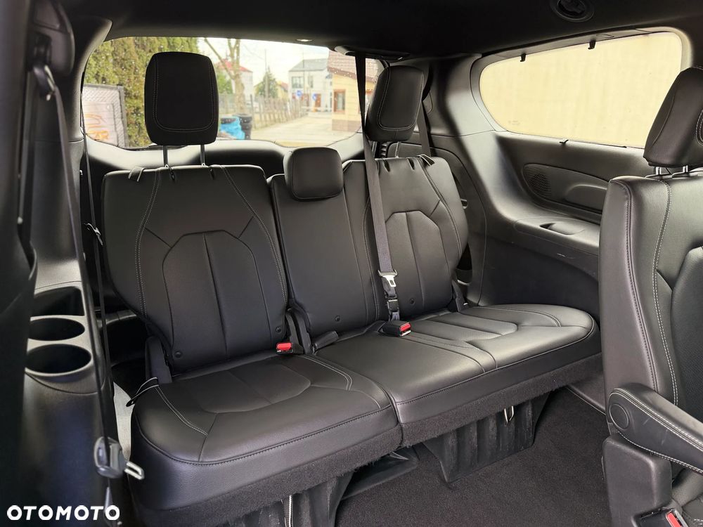 Chrysler Pacifica - 16