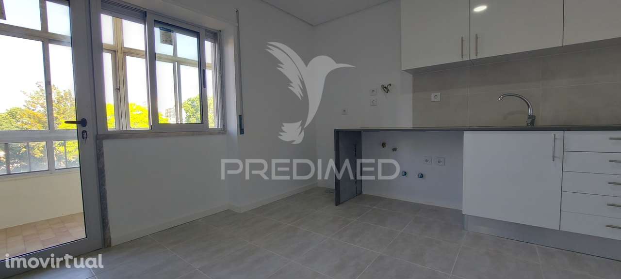 Apartamento T2 Remodelado na Amora | Com Varanda - Grande imagem: 3/17