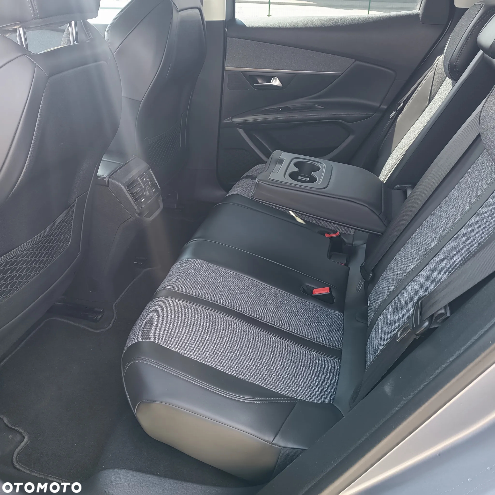 Peugeot 3008 1.2 PureTech Allure Pack S&S - 17