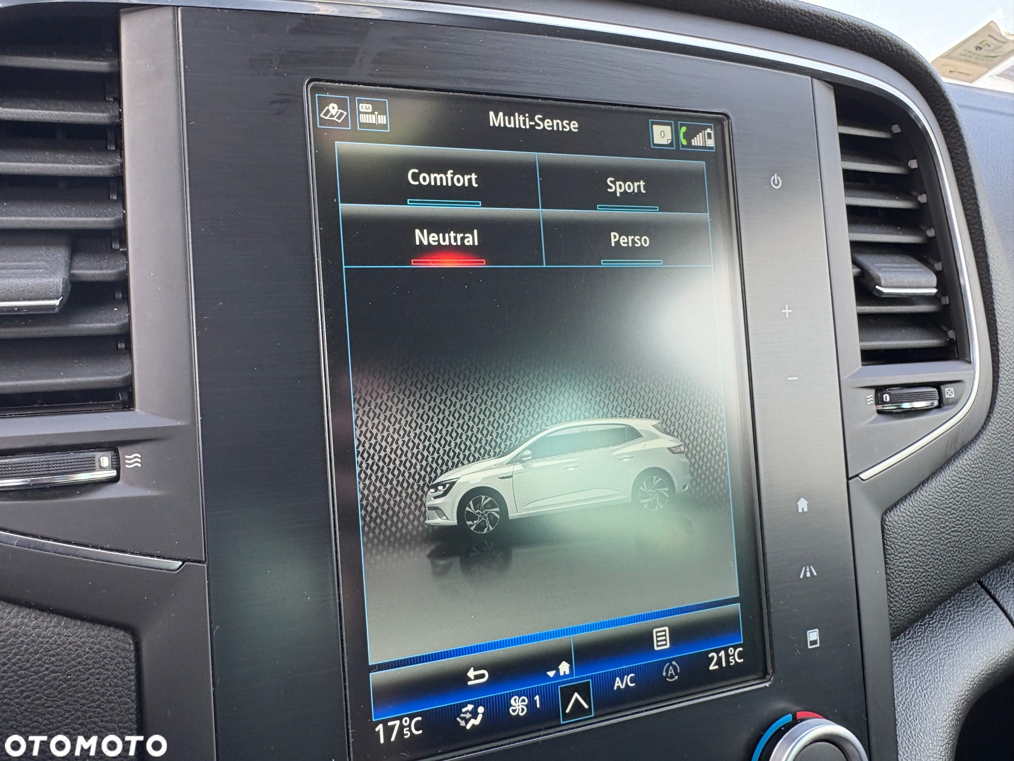 Renault Megane ENERGY TCe 205 EDC GT - 14