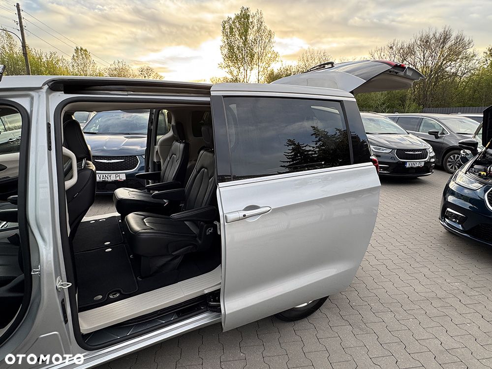 Chrysler Pacifica - 21