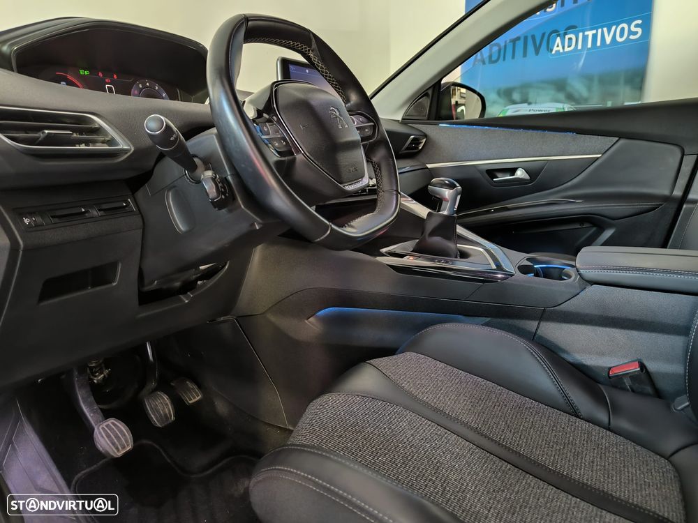 Peugeot 3008 PureTech 130 Stop & Start GPF Allure Pack - 19