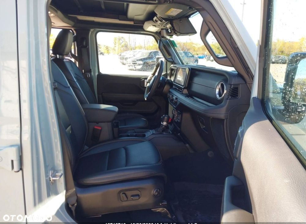 Jeep Wrangler - 11