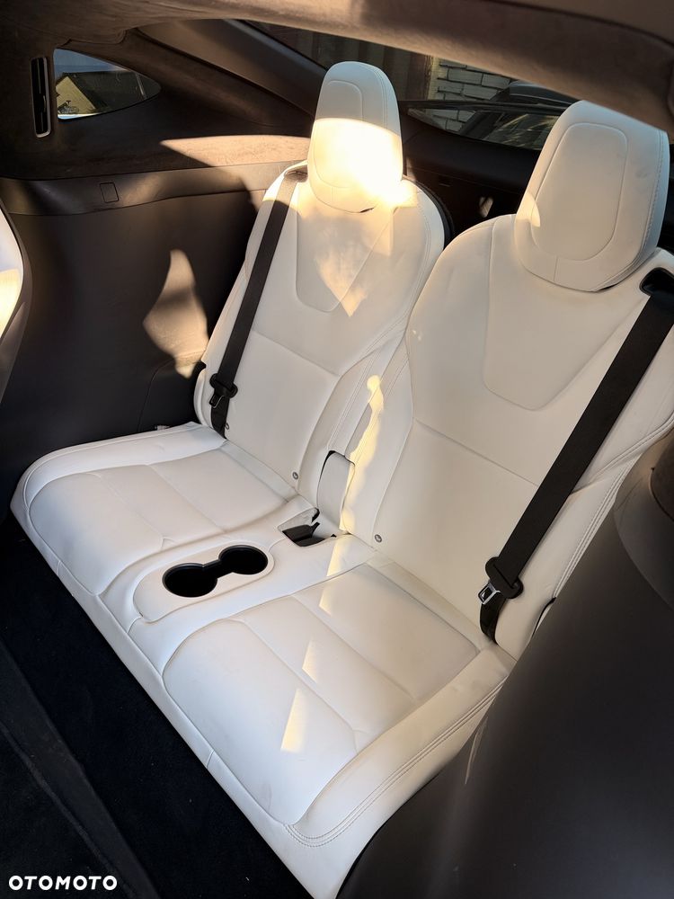 Tesla Model X - 5