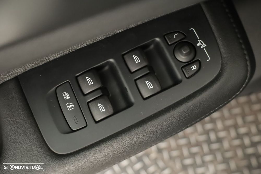 Volvo V60 2.0 T6 AWD TE Essential - 23