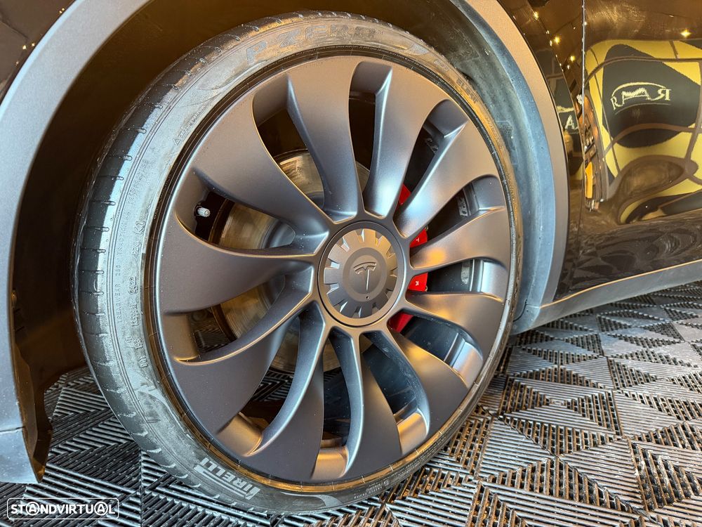 Tesla Model Y Performance Dual Motor AWD - 13