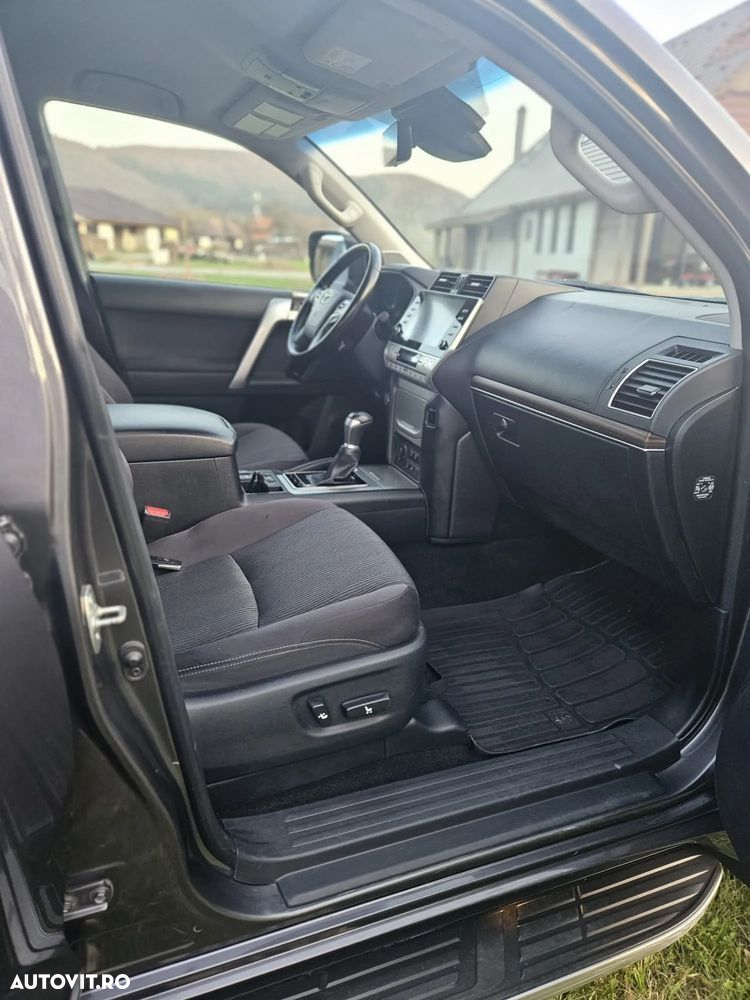 Toyota Land Cruiser 2.8l D-4D 204 CP A/T 7 locuri Executive - 7