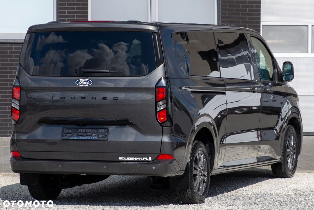 Ford Tourneo Custom - 2