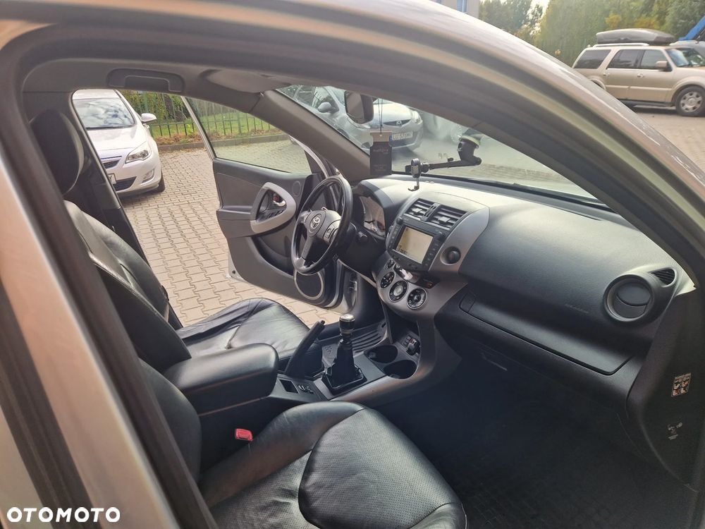 Toyota RAV4 2.2 D-4D Sol 180 - 19