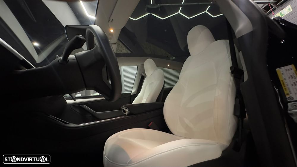 Tesla Model Y Long Range Dual Motor AWD - 23