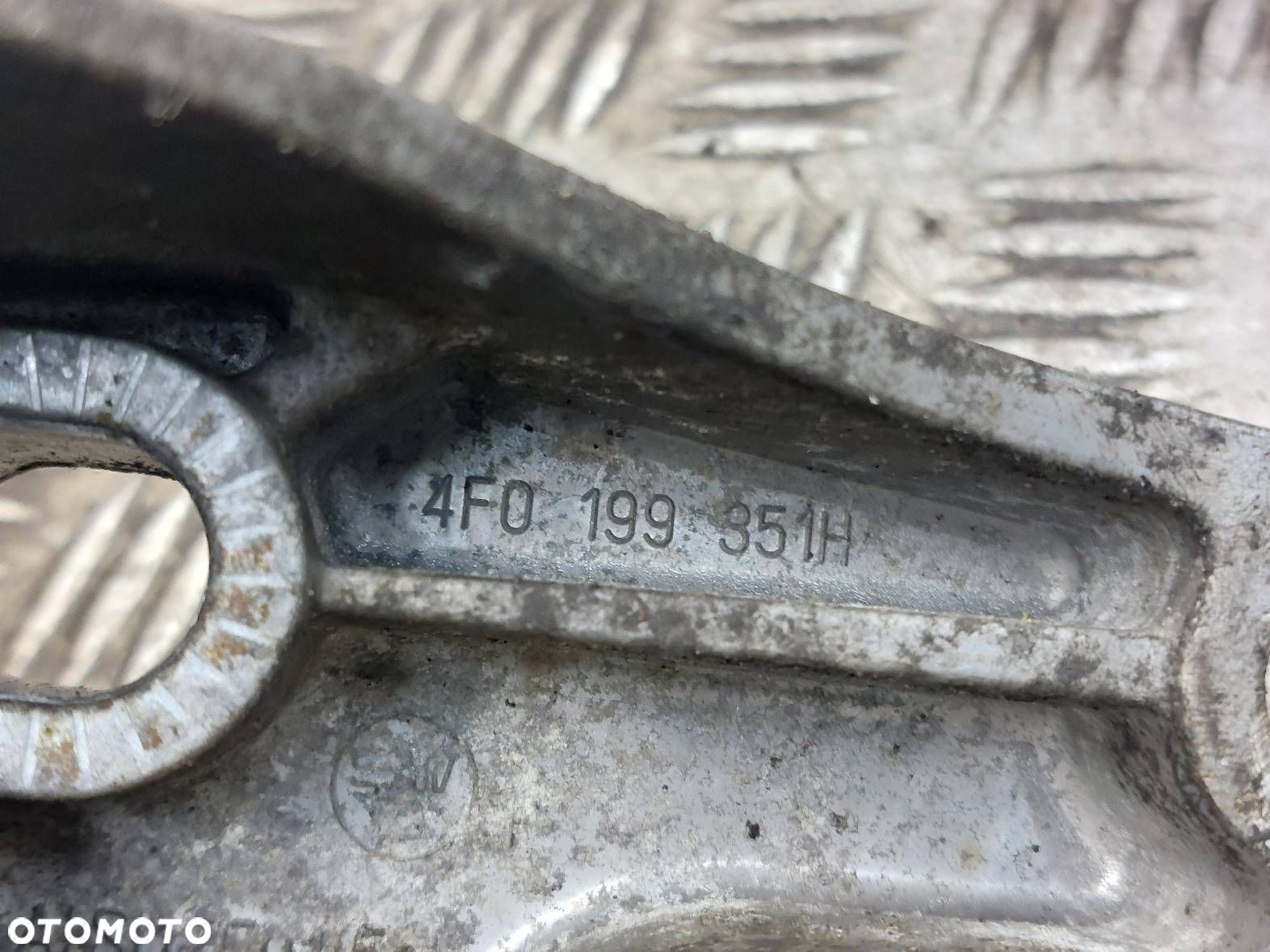 ŁAPA PODUSZKA SILNIKA LEWA + PRAWA AUDI A6 C6 3.2 V6 4F0199351H - 3