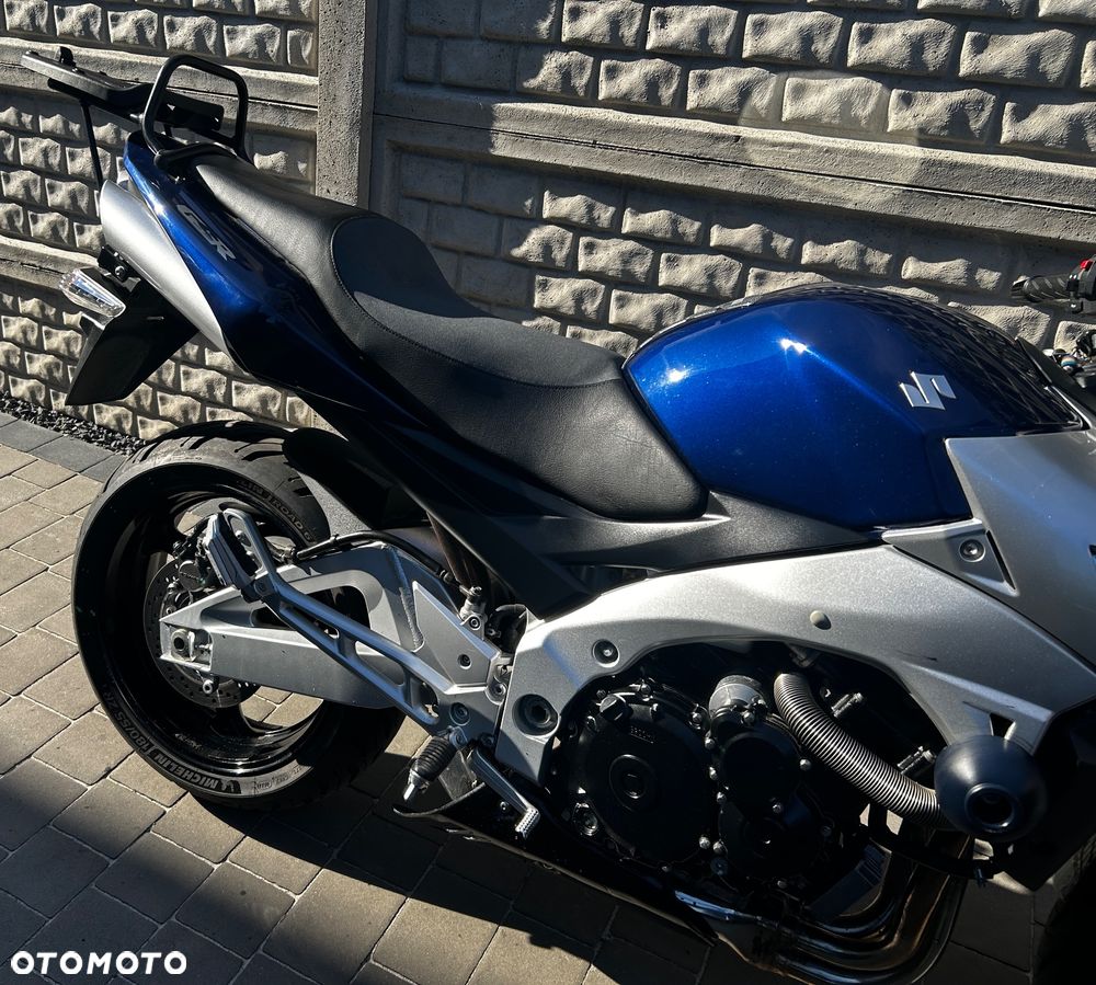 Suzuki GSR - 5