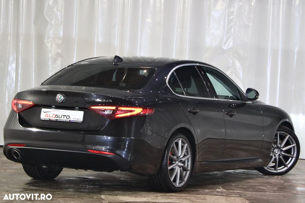 Alfa Romeo Giulia 2.2 - 2