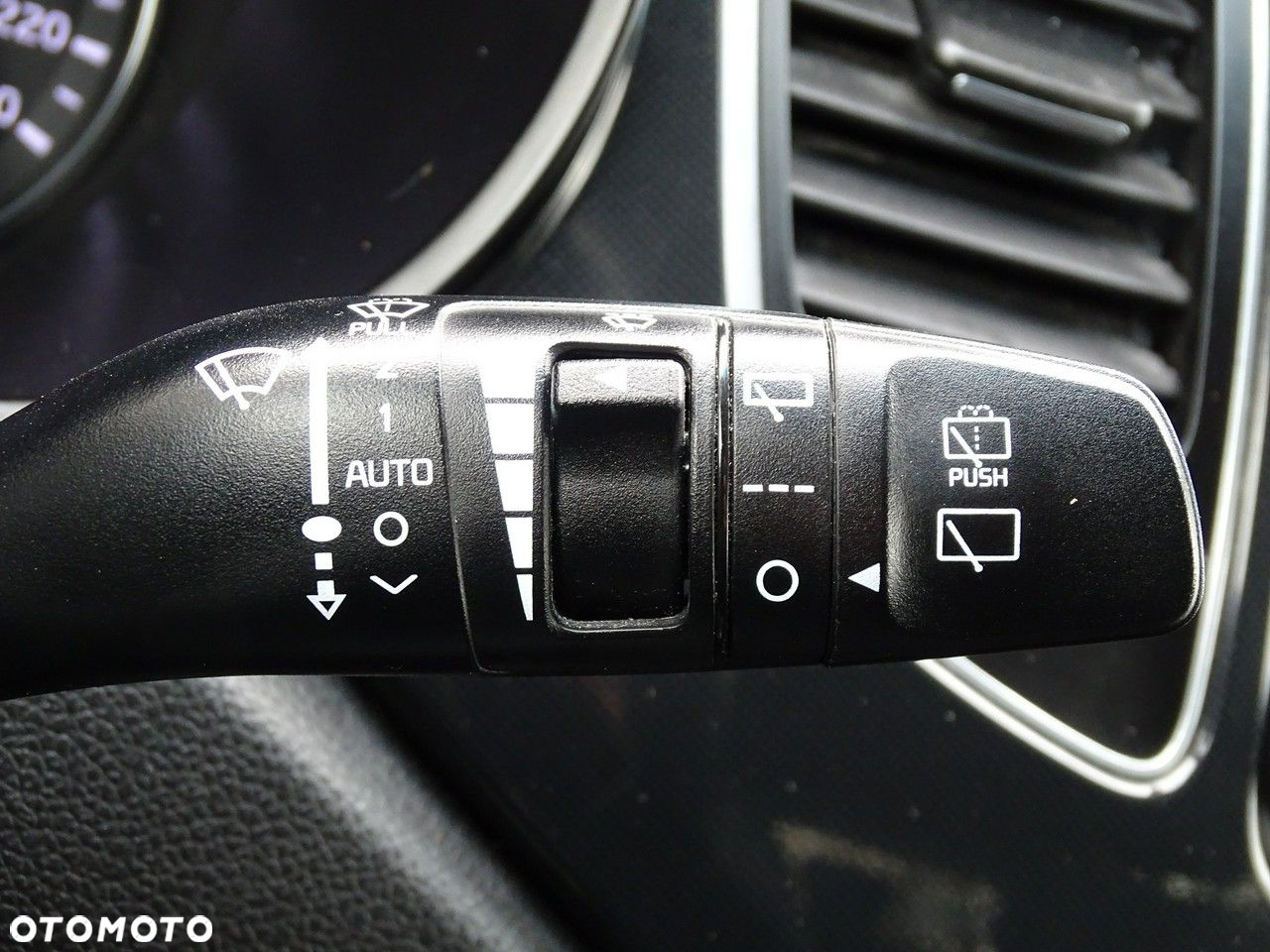 Kia Carens - 26