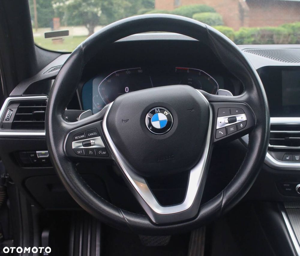 BMW Seria 3 330i xDrive M Sport - 17
