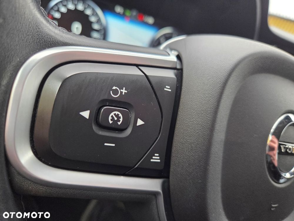 Volvo XC 60 D4 Momentum Pro - 22
