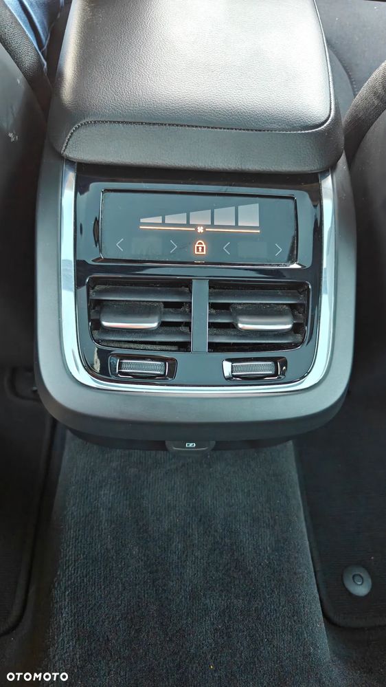 Volvo V60 B3 B DKG Momentum - 22