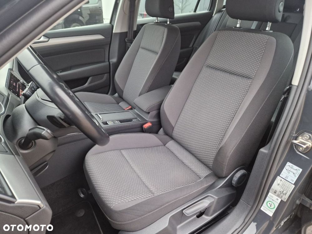 Volkswagen Passat - 11