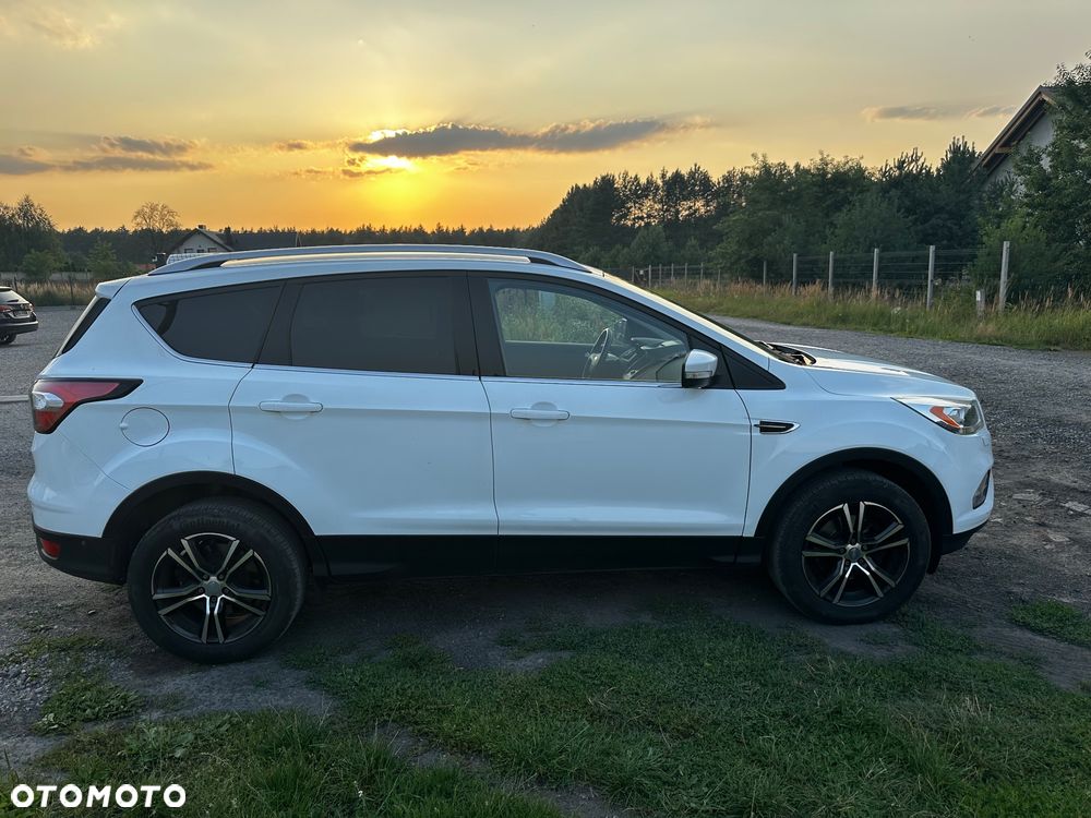Ford Kuga 1.5 EcoBoost 2x4 Titanium - 3