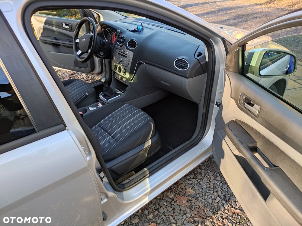 Ford Focus 1.6 16V Trend - 13