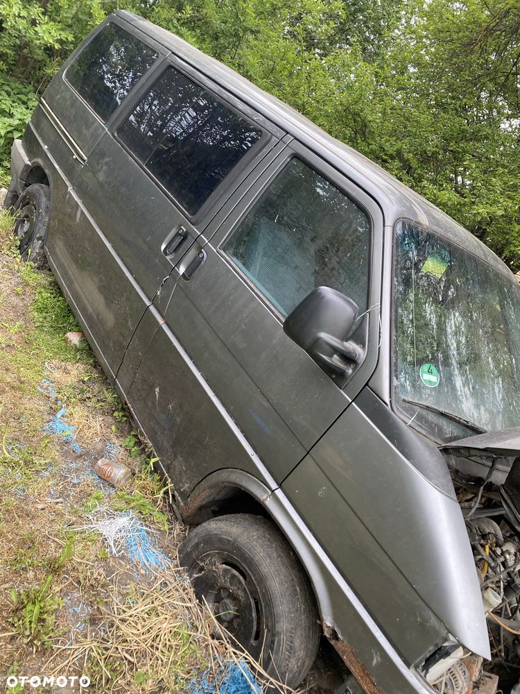Volkswagen Transporter - 1