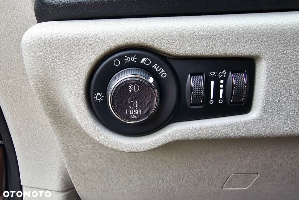 Chrysler Pacifica - 30