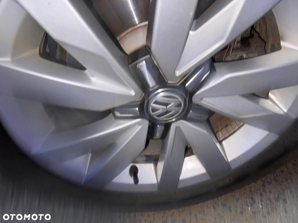 Volkswagen Passat 2.0 TDI BMT Trendline - 16