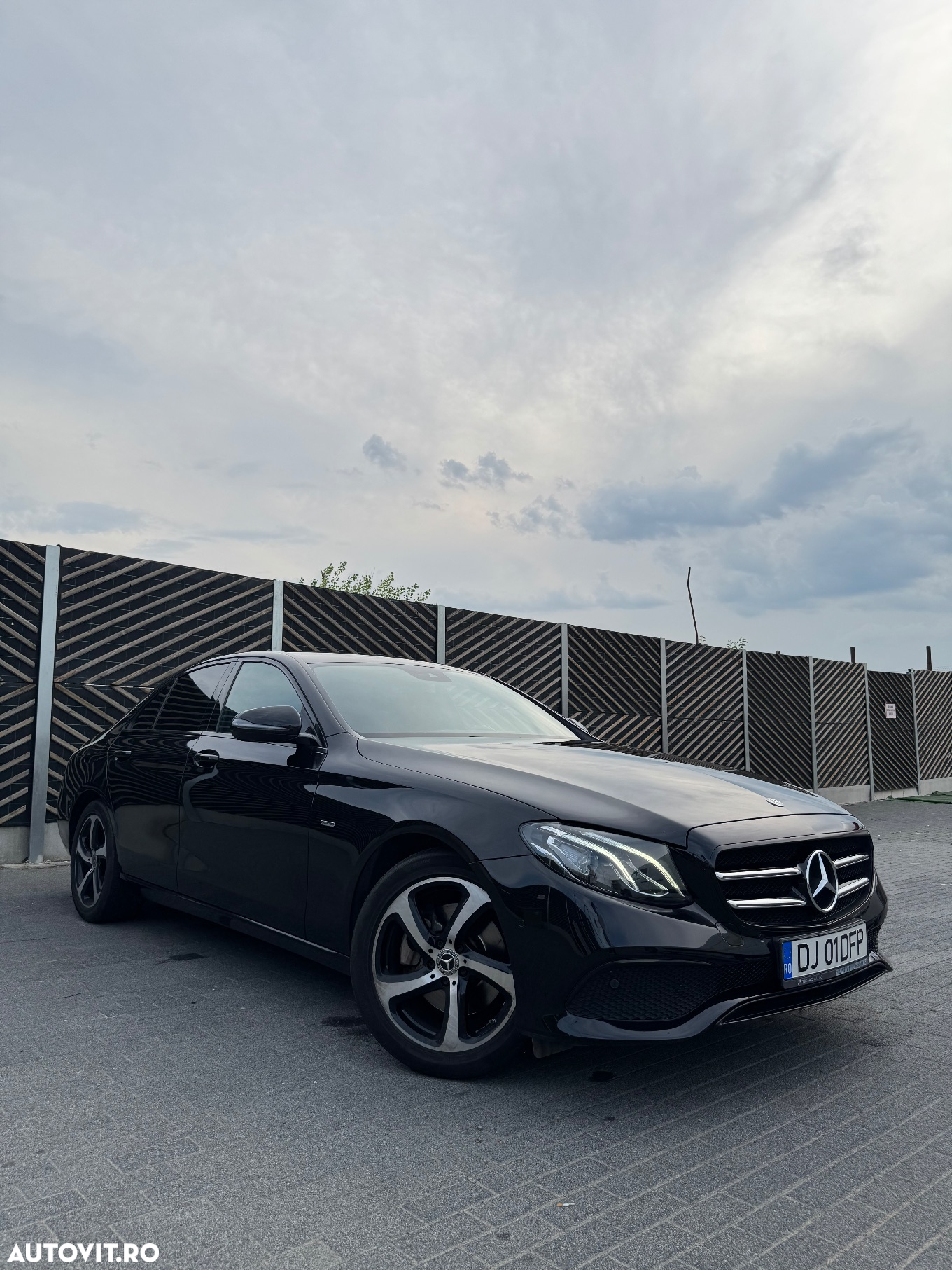 Mercedes-Benz E 200 4MATIC Aut. - 2