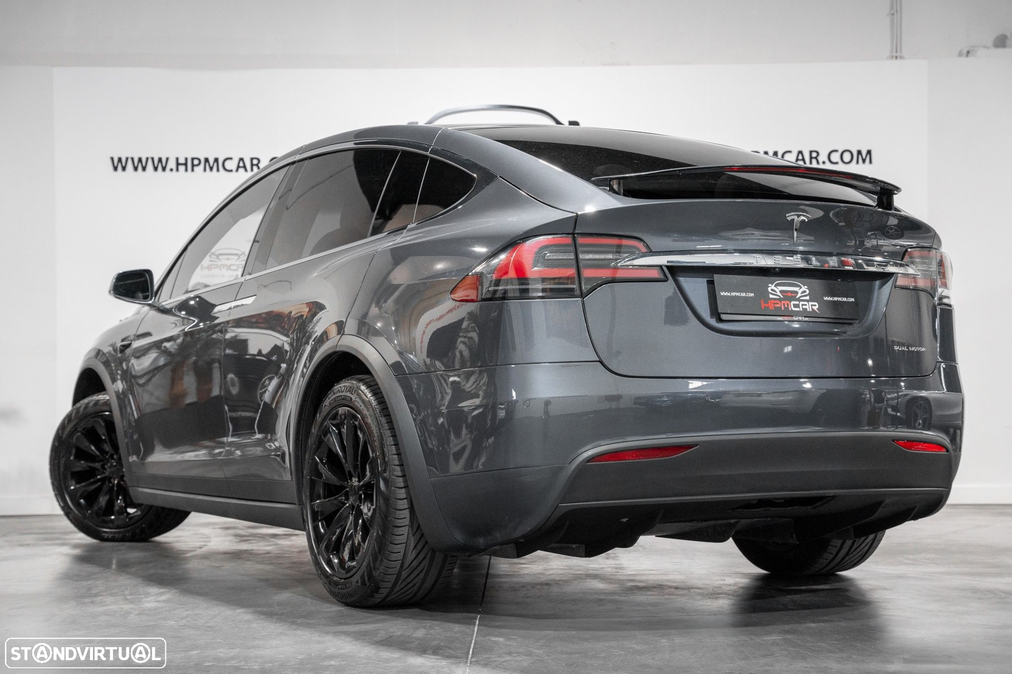 Tesla Model X - 10