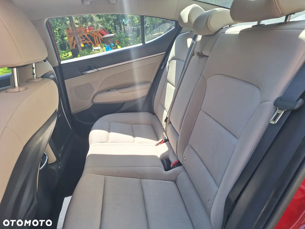Hyundai Elantra 1.6 Style - 6
