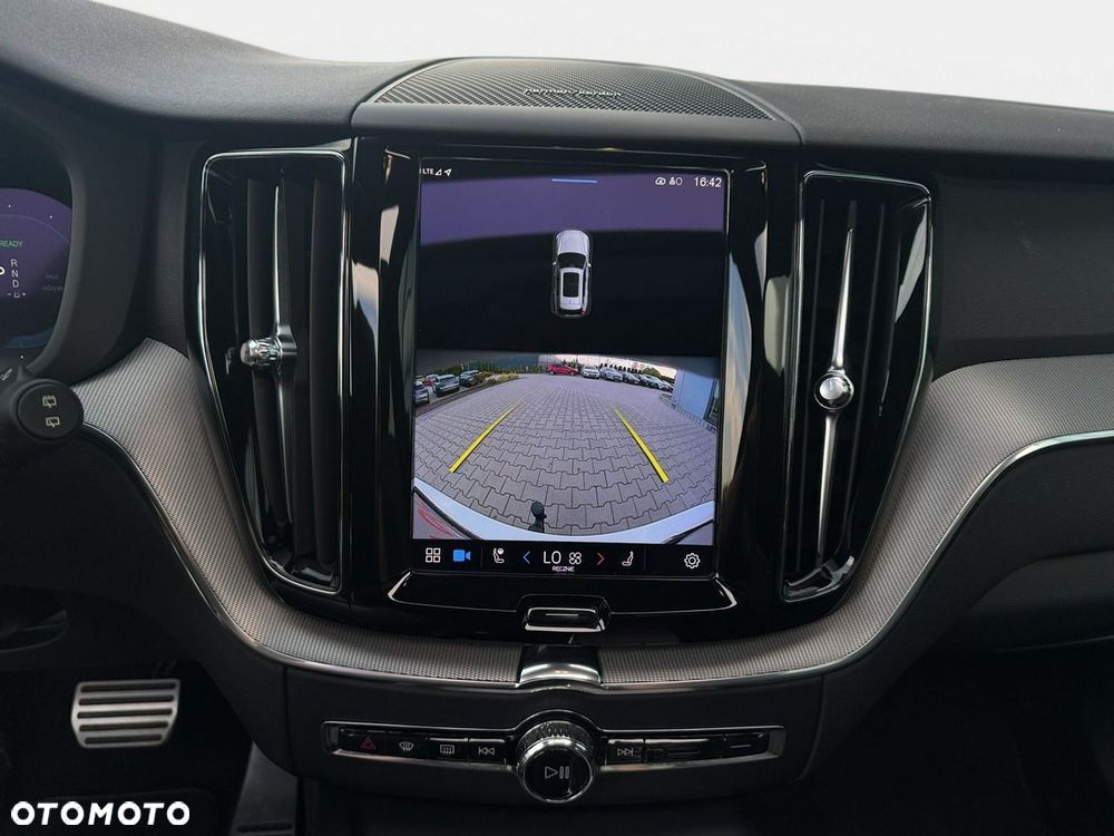 Volvo XC 60 T8 Plug-In Hybrid AWD Plus Dark - 24