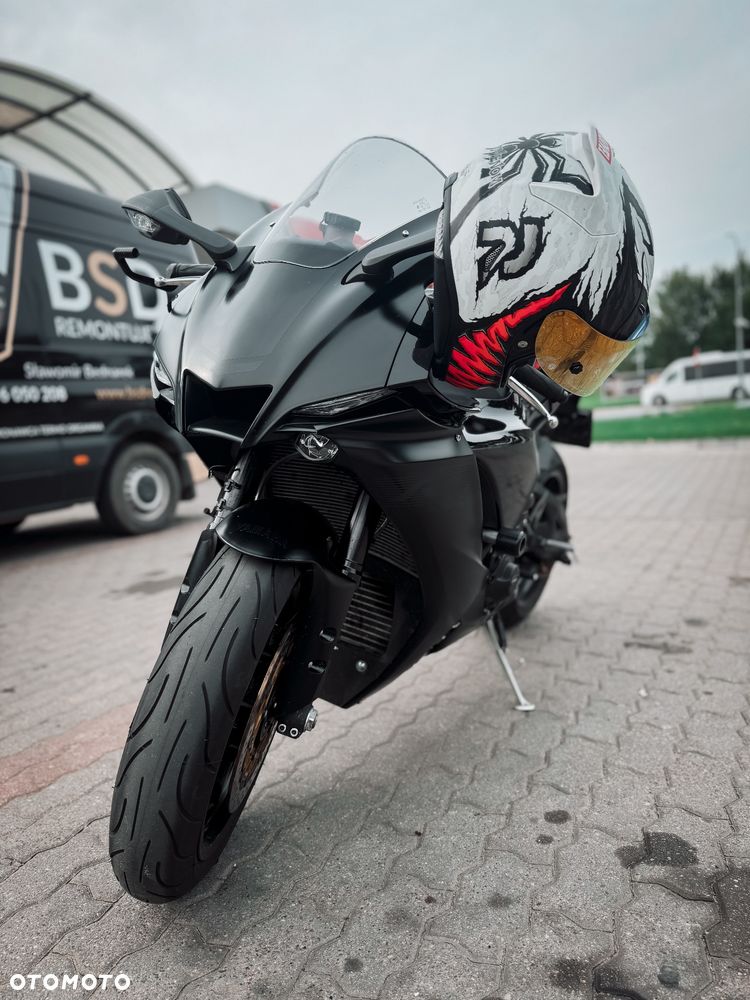 Yamaha R1 - 3