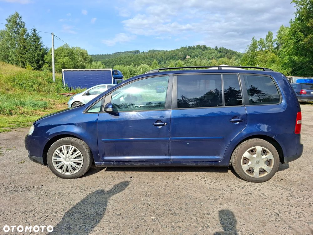 Volkswagen Touran - 4