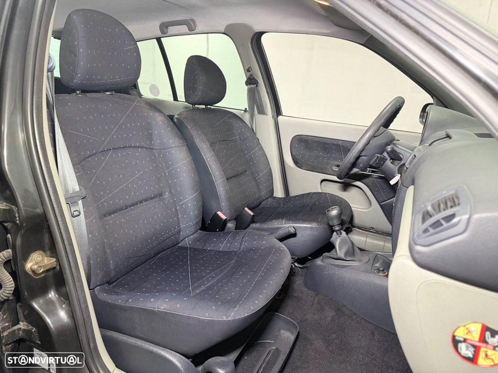 Renault Clio 1.2 16V Confort Dynamique - 10