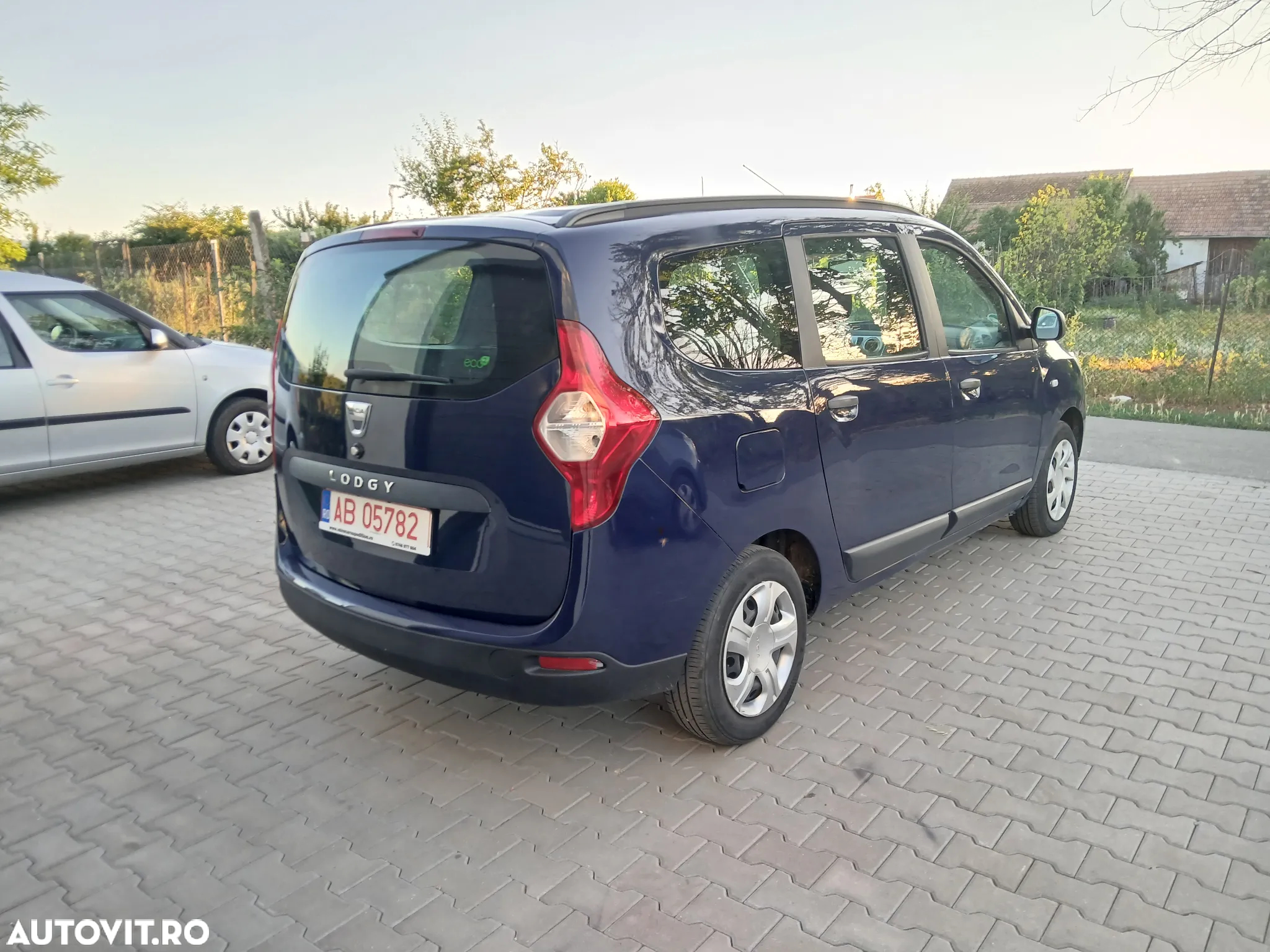 Dacia Lodgy 1.5 dCi 90 CP Ambiance - 4